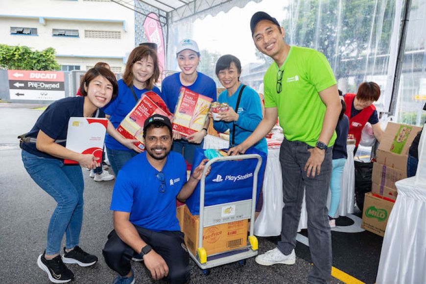 Corporate volunteers from Standard Chartered Bank
