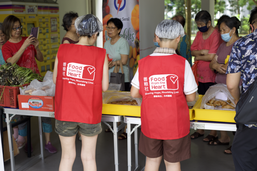 Our regular Bread Runners helping out at a bread distribution.