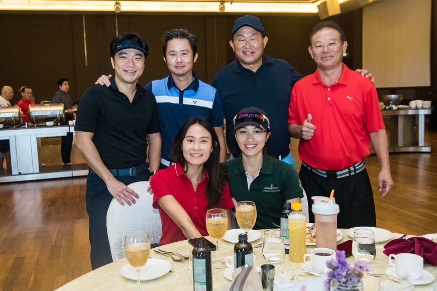 Golfers at lunch